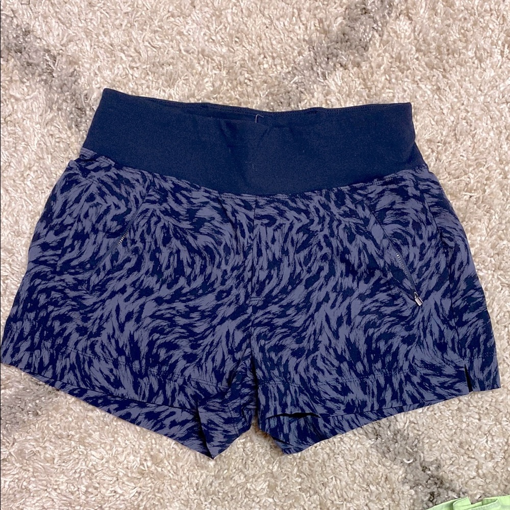 06 - Athleta Trekkie North Printed Short in Lynx Navy, Size 4
